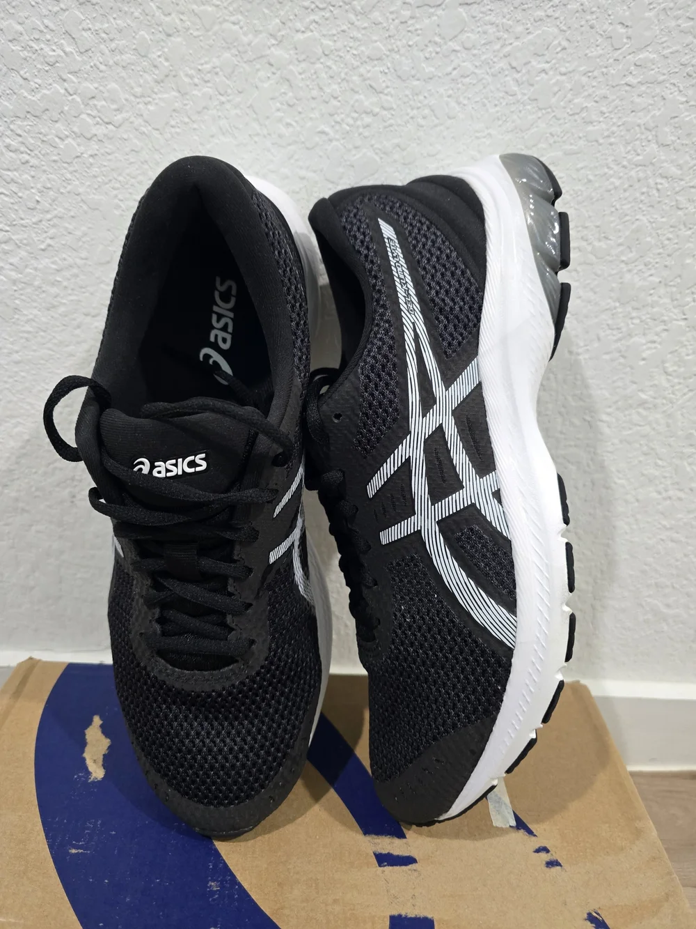 ASICS Gel Kumo Men's  Black Running Shoes with White Accent